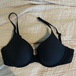 Skims T-shirt bra- NWOT.